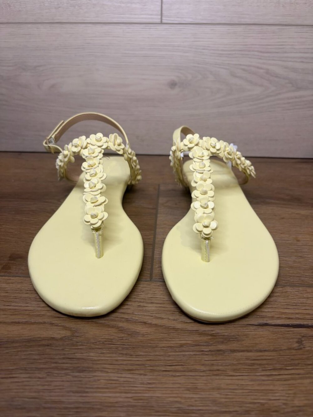 ON 34TH Ariellaap Mim Yellow Floral Thong Flat Sandals Shoes 9.5M